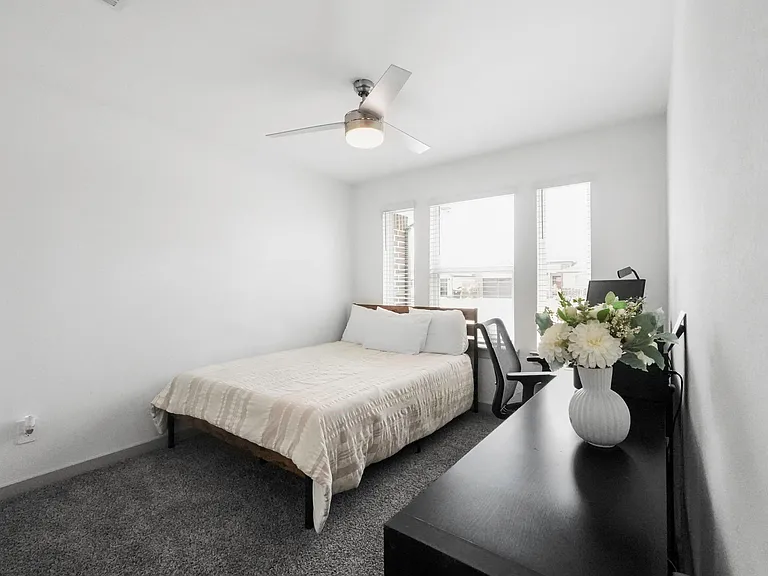 1126 Hyde Lake Ln — Photo 15