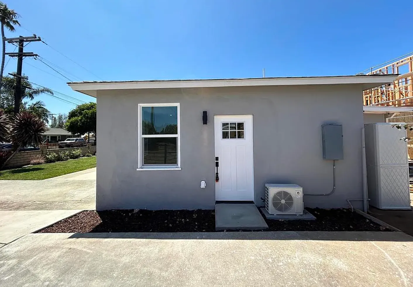 Studio, 300 sqft, $2,300 — Photo 4