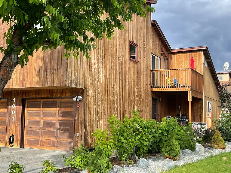 4001 Romanzof Cir #B — Photo 1