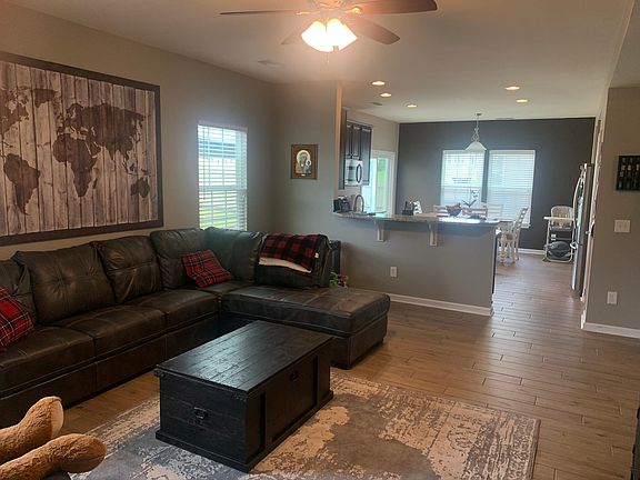 4th image of 102 Young Harris Dr