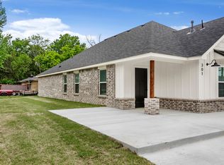 821 E 11th St, Claremore, OK 74017