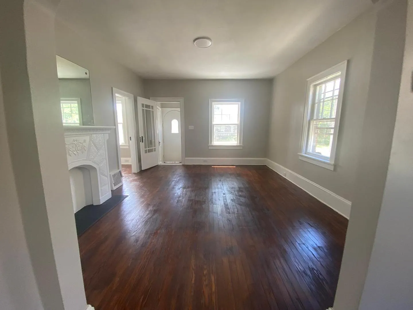 7011 Hosmer Ave — Photo 2
