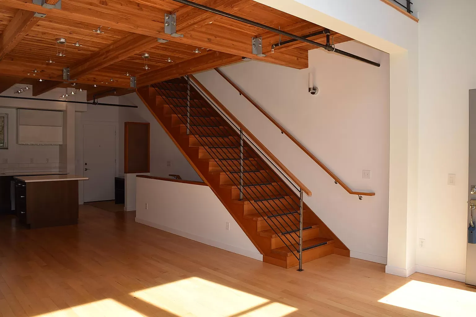 2 bed, 2.5 bath, 1650 sqft, $3,900 — Photo 3
