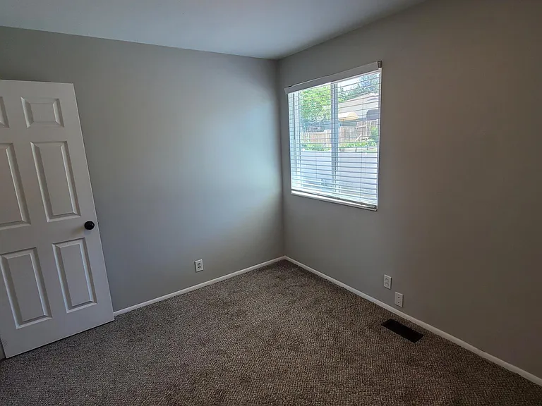 940 W Red Oaks Dr — Photo 29