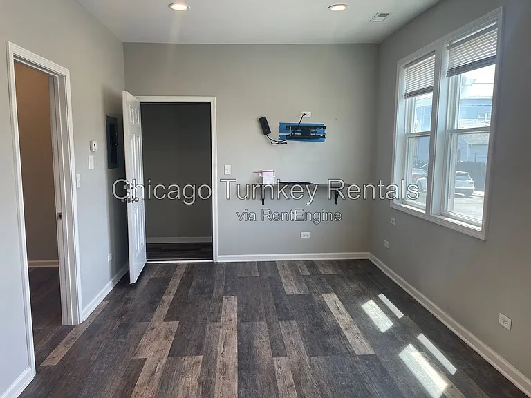 1935 S Jefferson St #2R — Photo 5