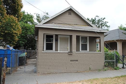 1st image of 212 W Poplar St