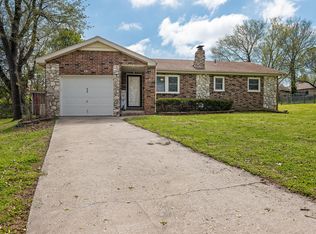 958 E Caravan St, Springfield, MO 65803