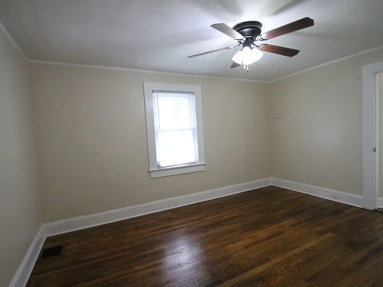 1004 Anderson Rd S — Photo 38