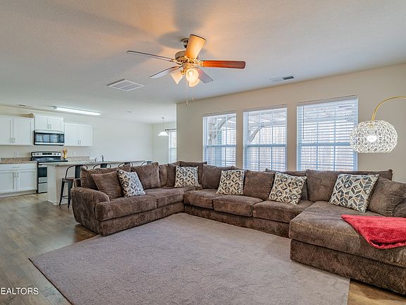 5th image of 312 Homestead Ct