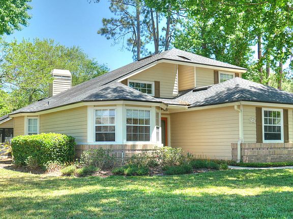 2nd image of 100 Meadowcrest Ln