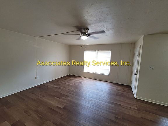 4th image of 3914 SW 26th Dr APT C