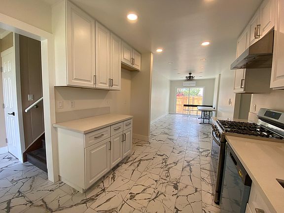 5th image of 609 N Poplar Ave
