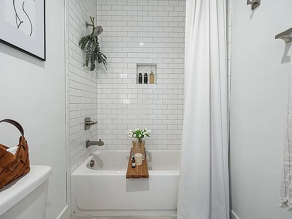4th image of 629C James Ave #3