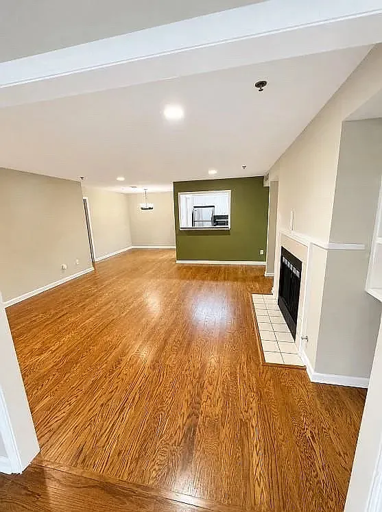 2 bed, 1270 sqft, $1,900 — Photo 3
