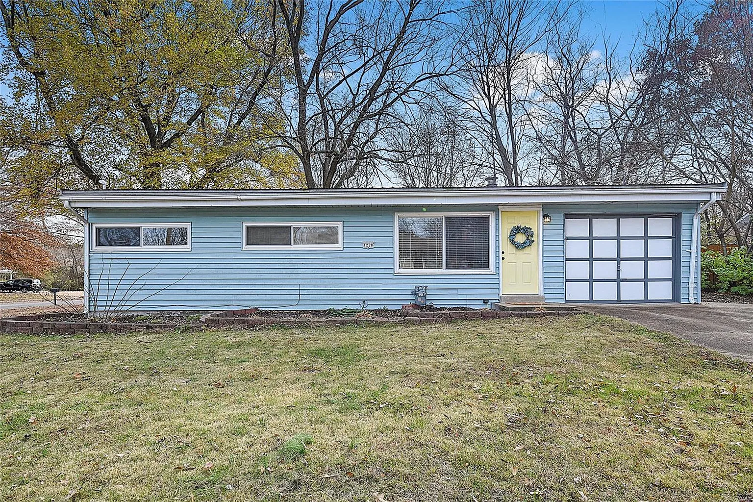 1228 Walnut Dr photo 1