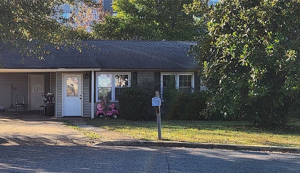 2nd image of 1265 Lynnwood Park