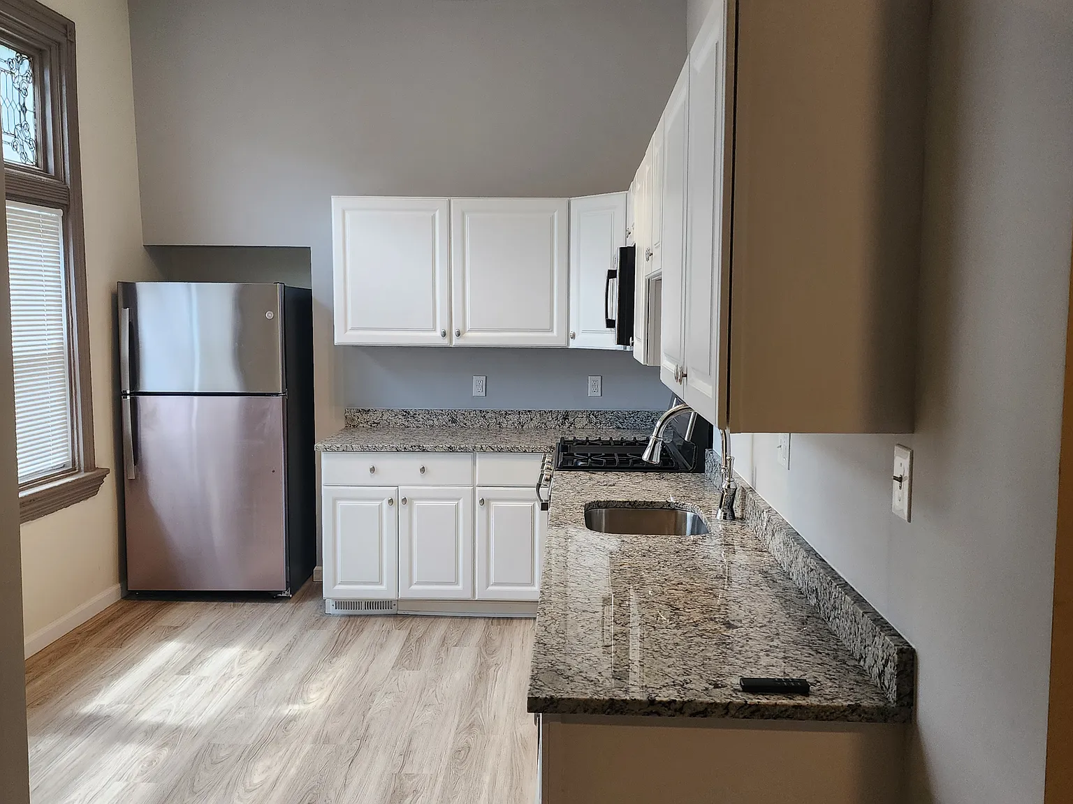 3 bed, 1600 sqft, $2,000 — Photo 2