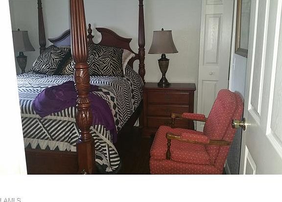 5th image of 809 NW 2nd St
