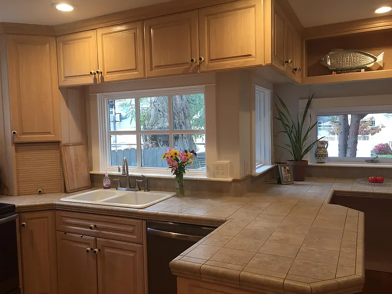 702 E Indiana Ave — Photo 6