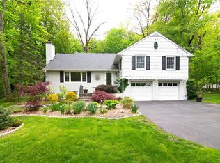 361 Quaker Rd, Chappaqua, NY 10514