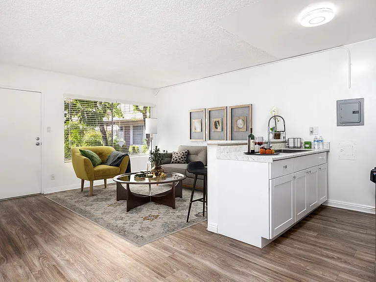Carson Oakwood Apartments — Photo 21