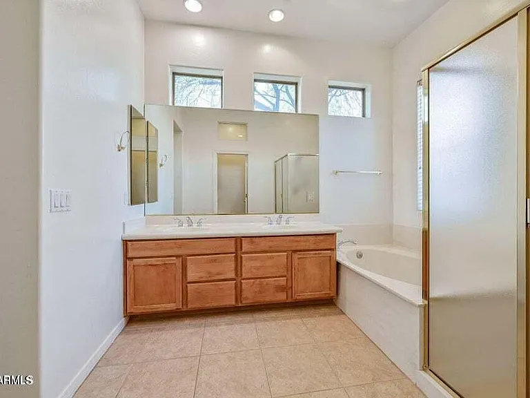 7585 E Balao Dr — Photo 23