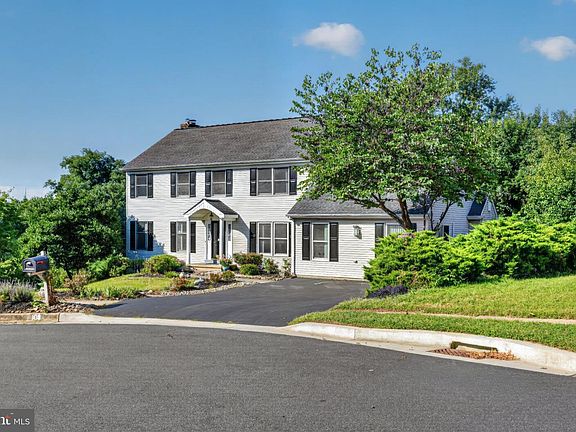 3rd image of 108 Ruth Ellen Ct S