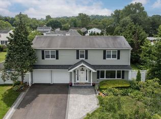10 Downey Dr, Huntington, NY 11743