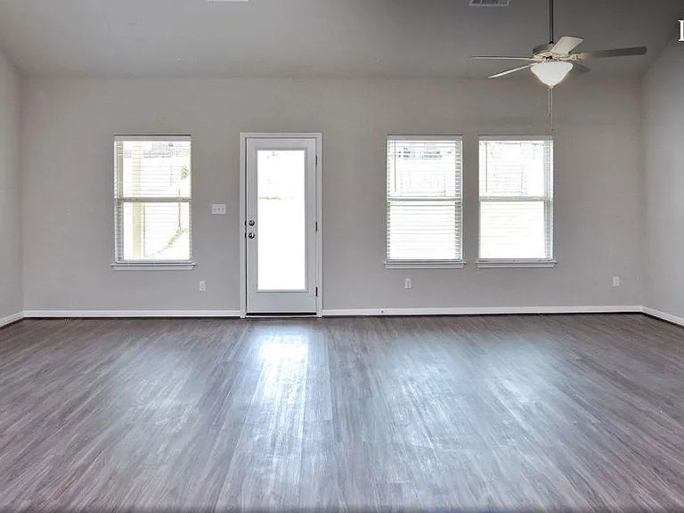 533 Gabrielle Anne Dr — Photo 4