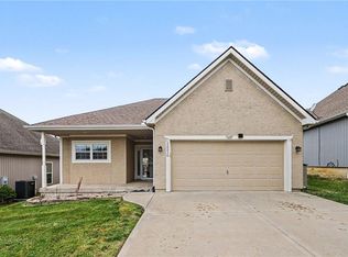 12216 N Pomona Ln, Kansas City, MO 64163
