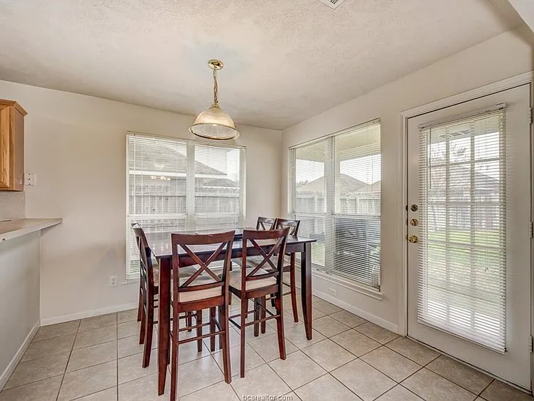 913 Gardenia St #913 — Photo 4