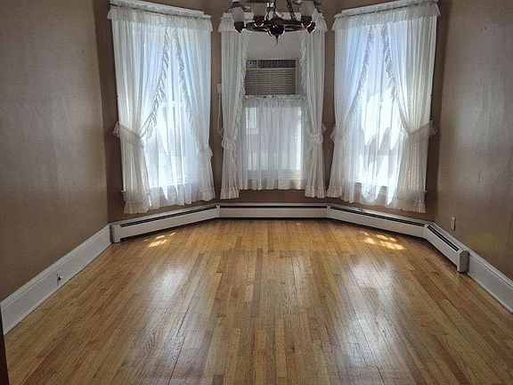 5th image of 205 N Bellinger St