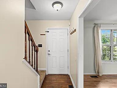 3 bed, 1860 sqft, $2,595 — Photo 3