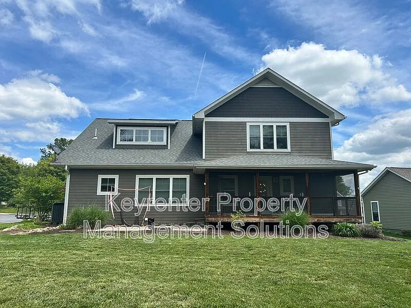4 bed, 4.0 bath, 3008 sqft, $2,995 — Photo 4