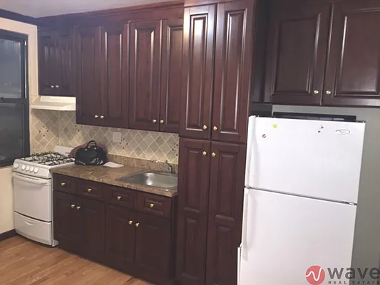 Rented by Wave Real Estate Group | media 28