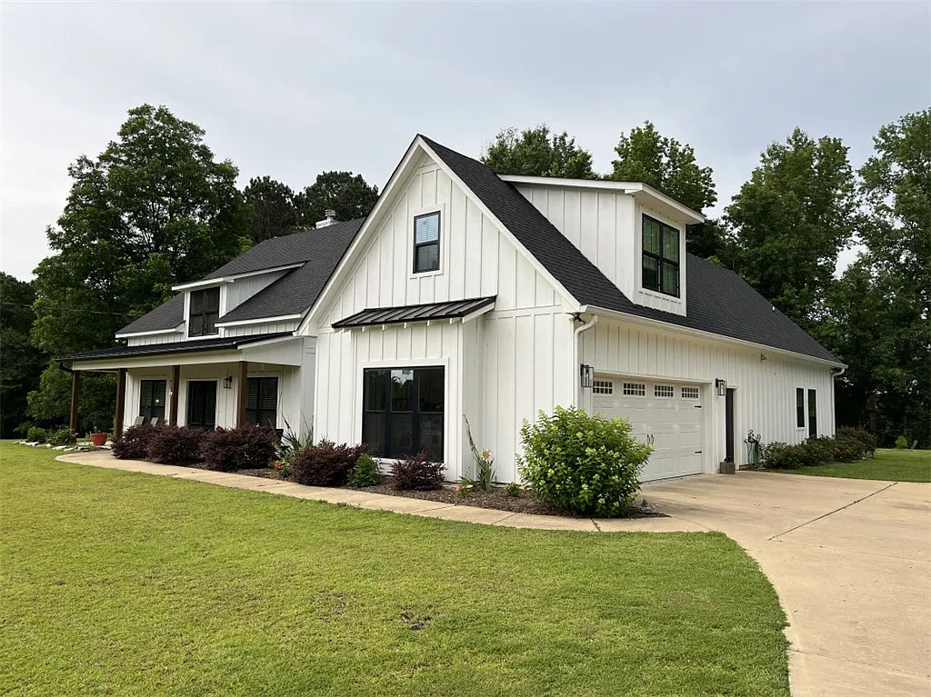 4636 Sandhill Rd photo 1