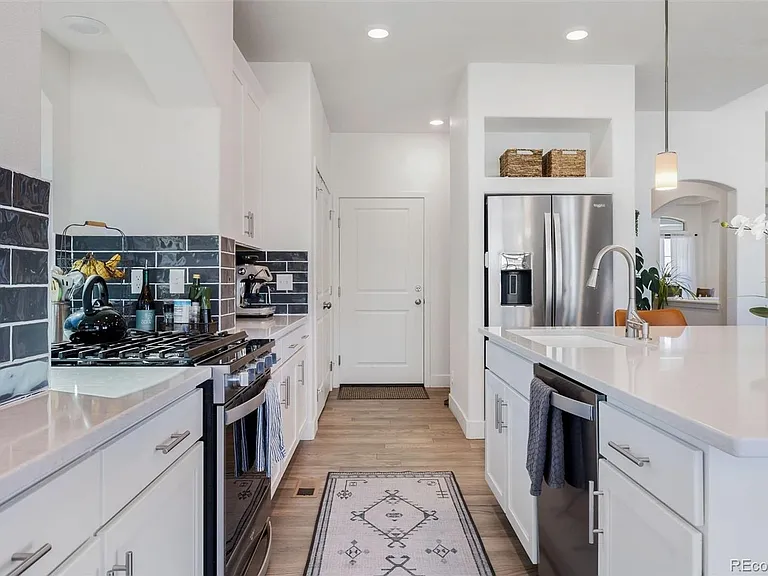 20551 Beekman Pl — Photo 9