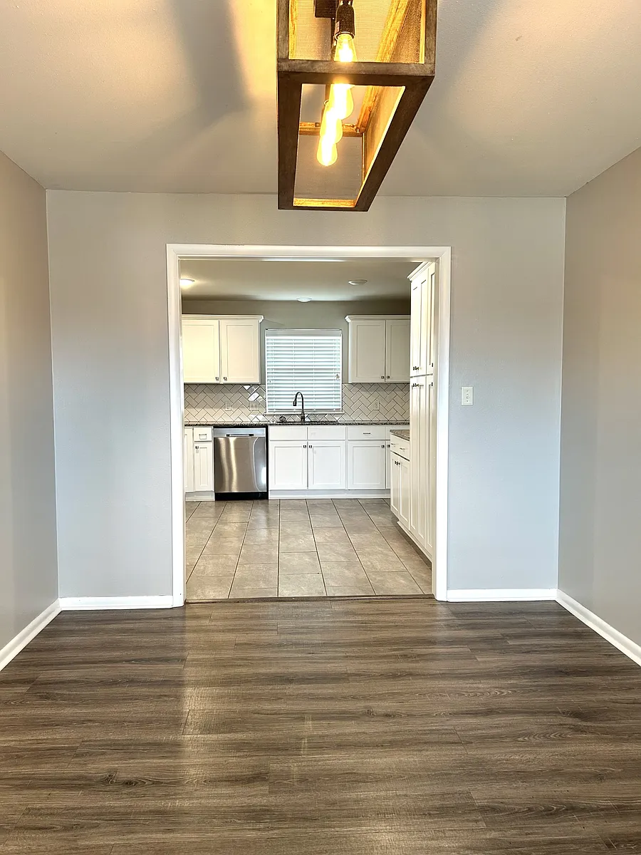 Building Photo - 301 Crestview Dr