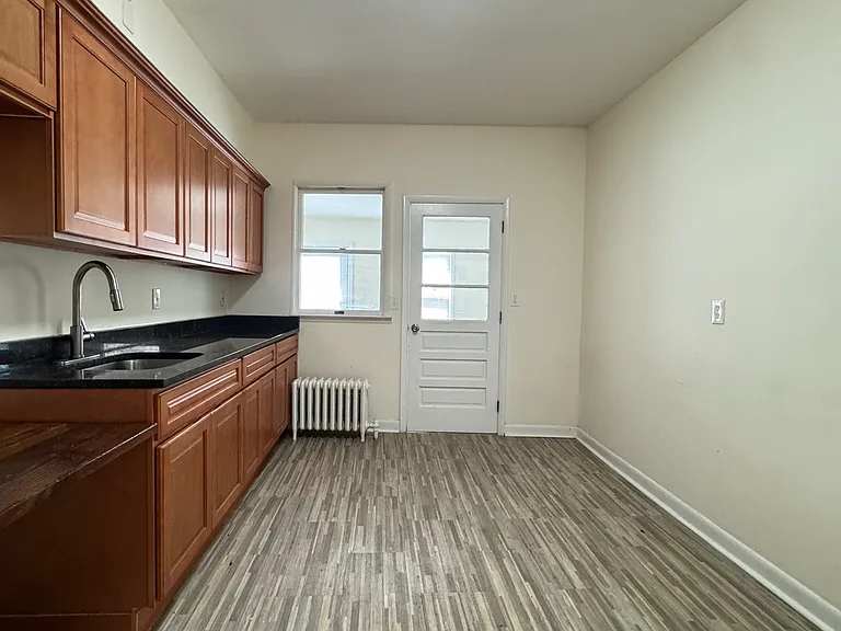 372 Manor Rd #2 — Photo 5
