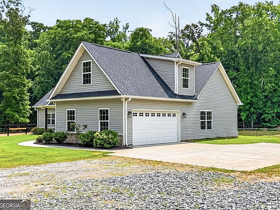 5th image of 227 McKenzie Rd