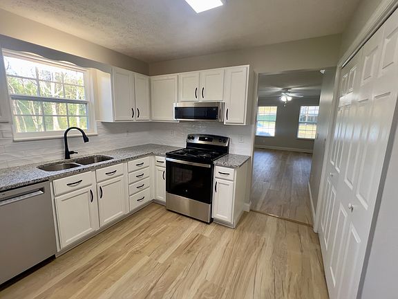 4th image of 527 Karrow St