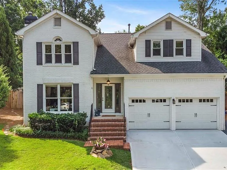 1213 Club Walk Dr NE — Photo 2