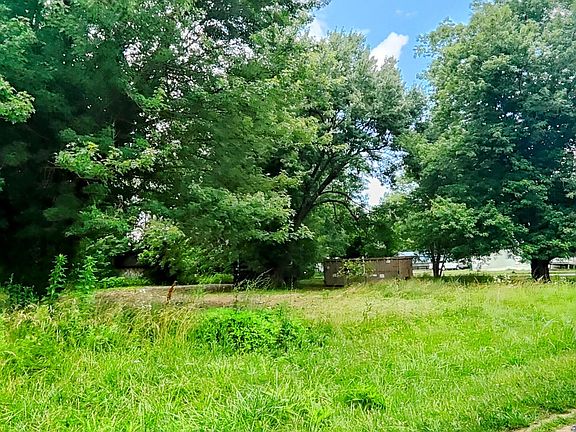 4th image of 651 Manor Dr