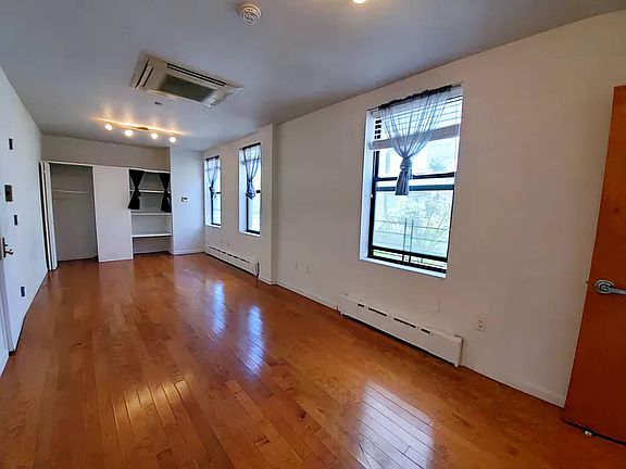 3rd image of 35 Grand St #4B