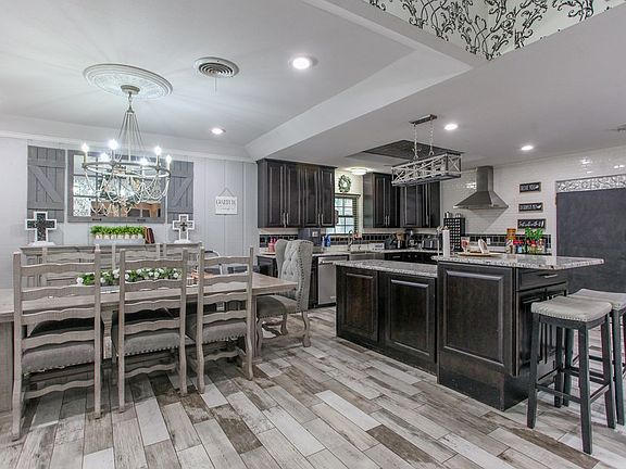 3rd image of 1 Bennett Cir