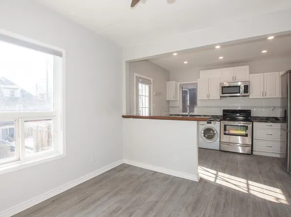 87 Barnesdale Blvd, Hamilton, ON L8M 2V5