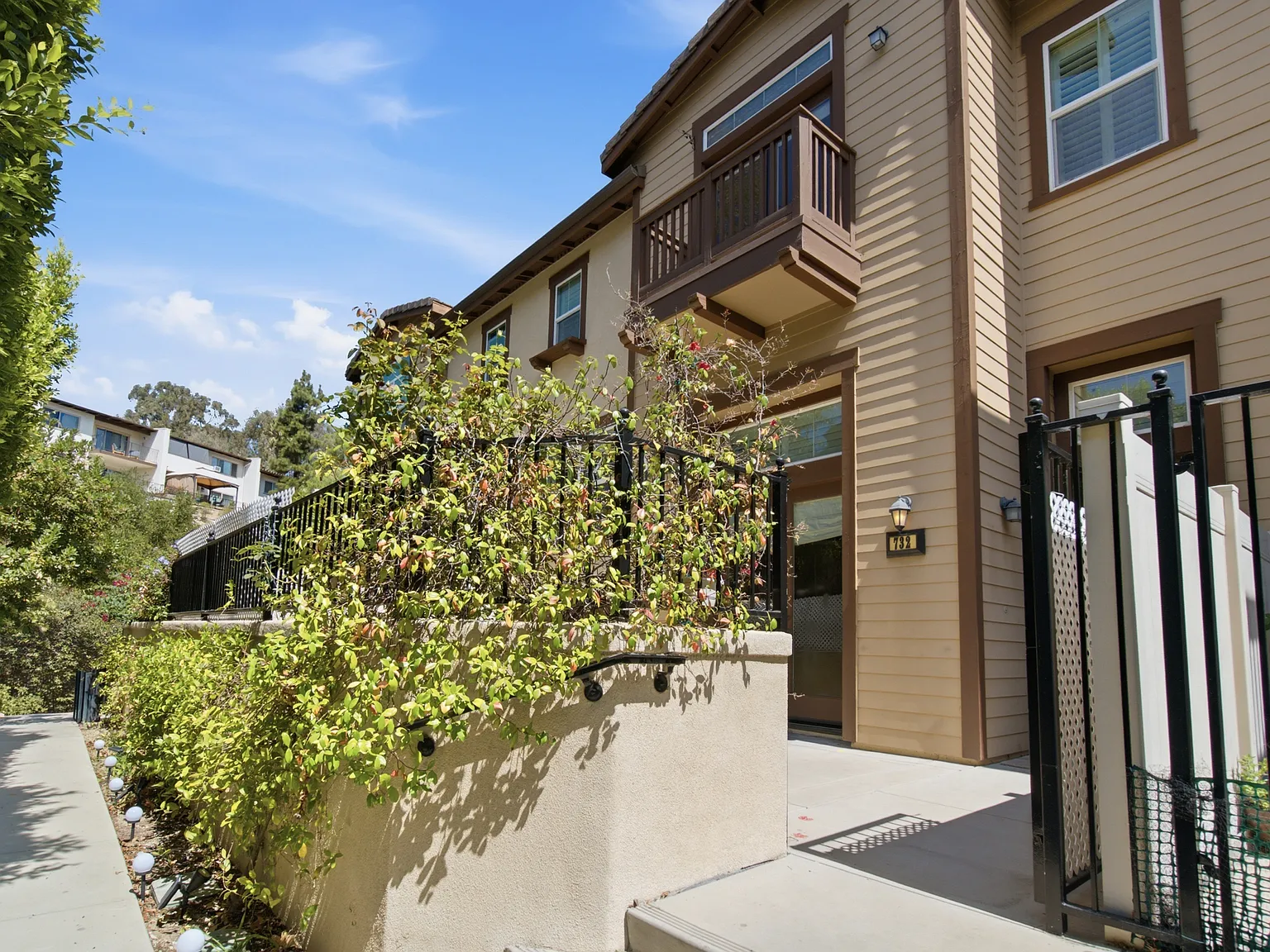 4 bed, 2426 sqft, $4,890 — Photo 3