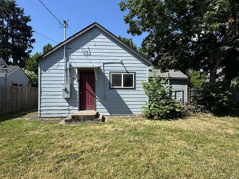 1087 E St — Photo 21
