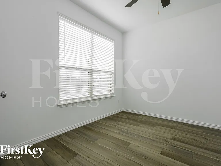2528 Northcote Dr — Photo 13