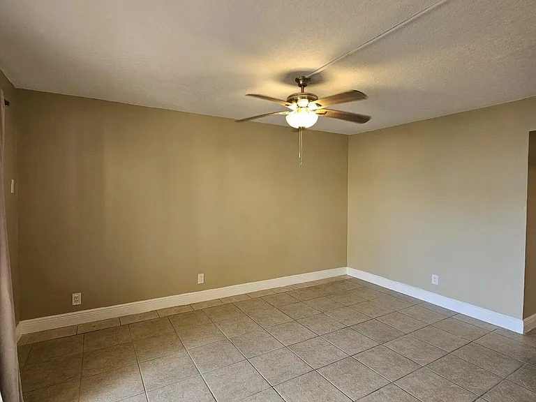 1200 Blue Heron Blvd W #5 — Photo 5